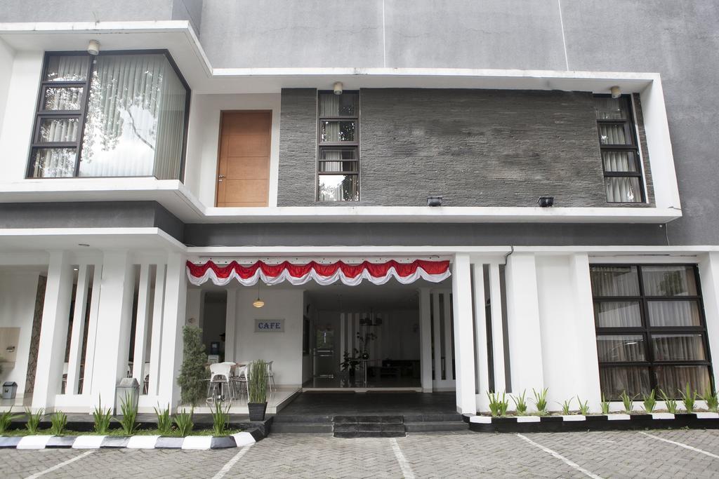 Reddoorz Near Institut Teknologi Bandung 2 Hotel Buitenkant foto